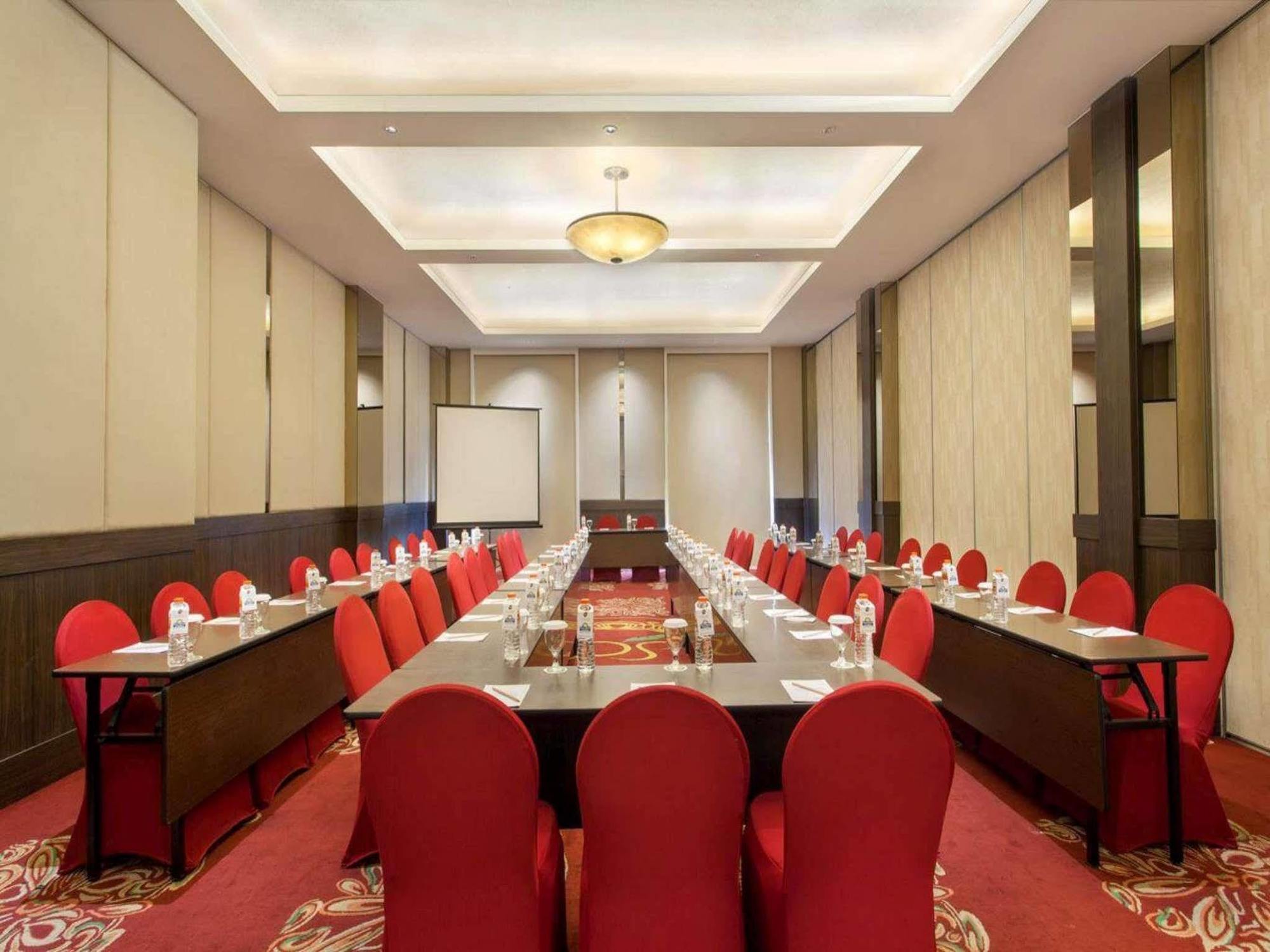 Days Hotel & Suites By Wyndham Jakarta Airport Tangerang Buitenkant foto